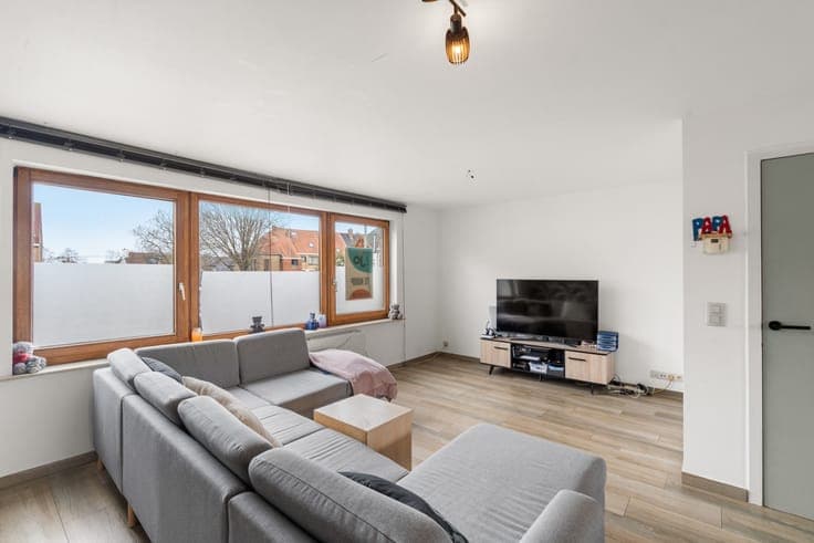 Spacious and well-maintained maisonette with 4 bedrooms, ...