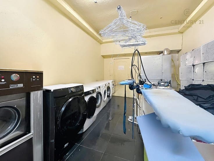 INVESTMENT PROPERTY – 2 RESIDENTIAL UNITS + COMMERCIAL SPACE