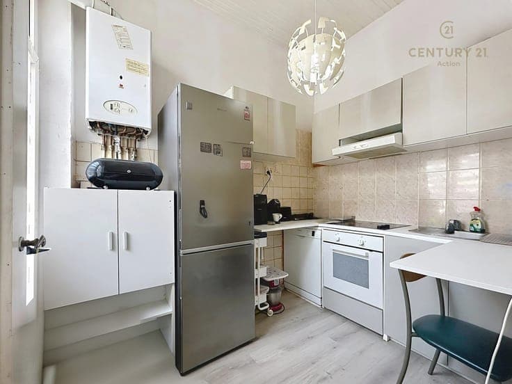 INVESTMENT PROPERTY – 2 RESIDENTIAL UNITS + COMMERCIAL SPACE