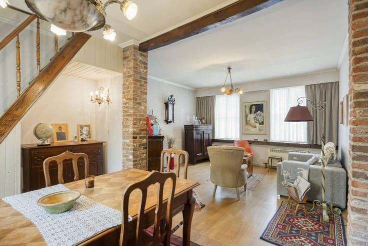 Centrally located, semi-detached house with potential in Kal