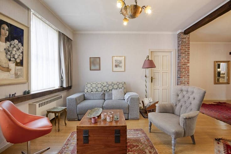 Centrally located, semi-detached house with potential in Kal