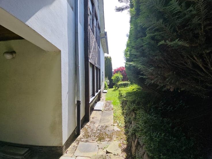 Charmante, te renoveren villa op gunstige locatie
