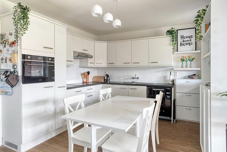 Renovated 3-bedroom family home with garden and garage