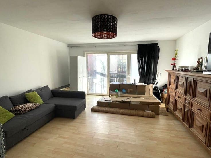 Handelswoonst met duplex-appartement op toplocatie in Bla...
