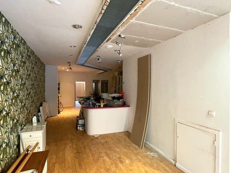 Handelswoonst met duplex-appartement op toplocatie in Bla...