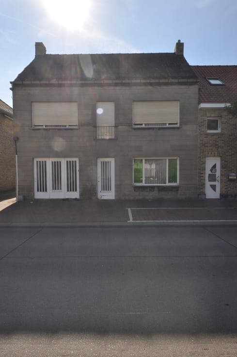 Half-open te renoveren woning te Zandvoorde