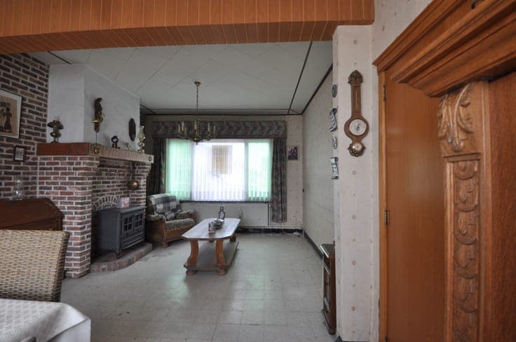 Half-open te renoveren woning te Zandvoorde