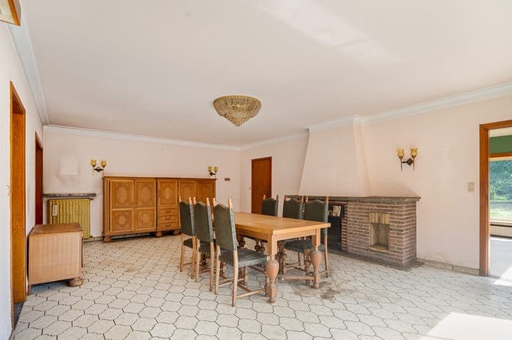 Ruime te renoveren halfopen bebouwing met 4 slpkrs te Hei...