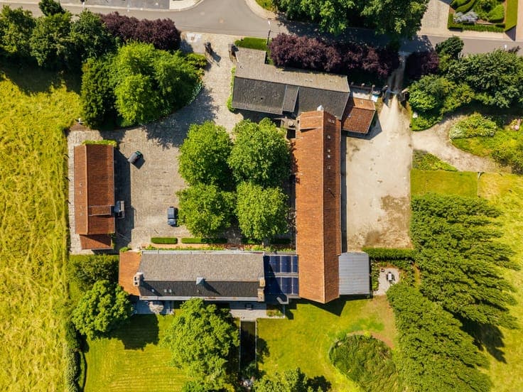 Authentieke, multifunctionele vierkantshoeve in Desselgem!
