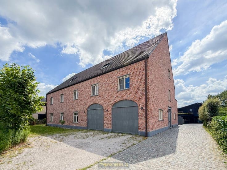 Te koop, Exclusieve nieuwbouwvilla met magazijn en uitzon...