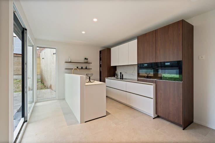 Ready-to-move-in house with 3 bedrooms and large attic, gar