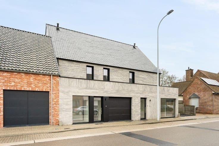 Ready-to-move-in house with 3 bedrooms and large attic, gar