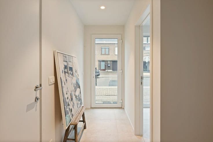 Ready-to-move-in house with 3 bedrooms and large attic, gar