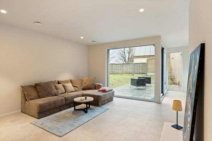 Ready-to-move-in house with 3 bedrooms and large attic, gar