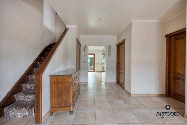 Zeer ruime verzorgde villa met 4/5 slpk nabij Lembeekse b...