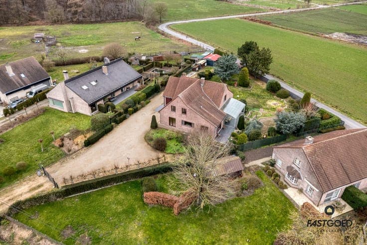 Zeer ruime verzorgde villa met 4/5 slpk nabij Lembeekse b...