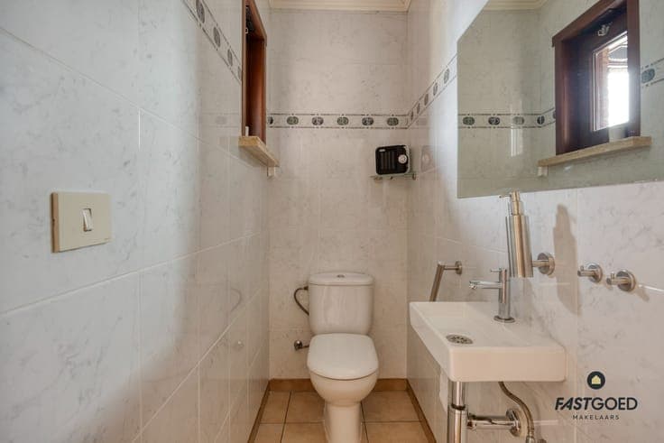 Zeer ruime verzorgde villa met 4/5 slpk nabij Lembeekse b...