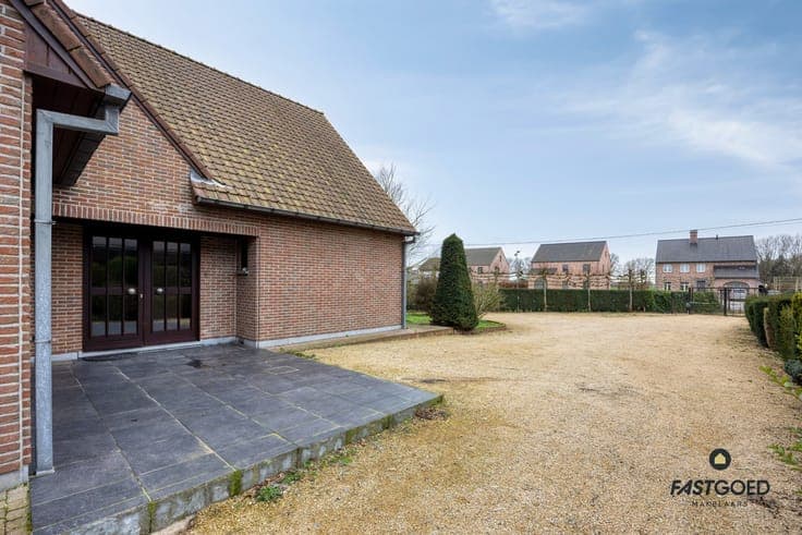 Zeer ruime verzorgde villa met 4/5 slpk nabij Lembeekse b...
