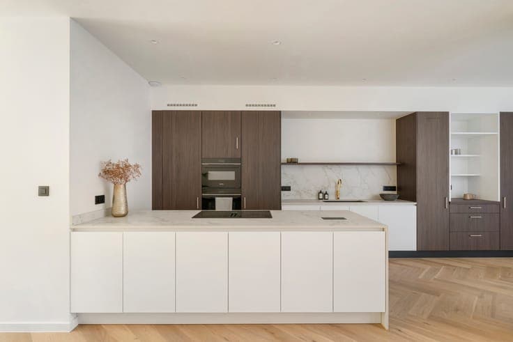 Townhouse with spacious living areas & refined finishes