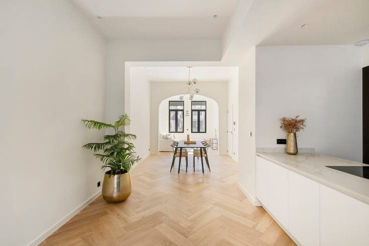 Townhouse with spacious living areas & refined finishes