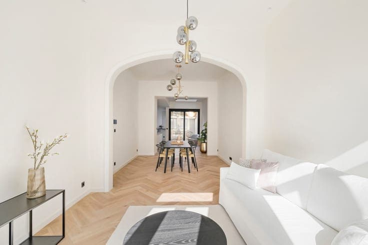 Townhouse with spacious living areas & refined finishes