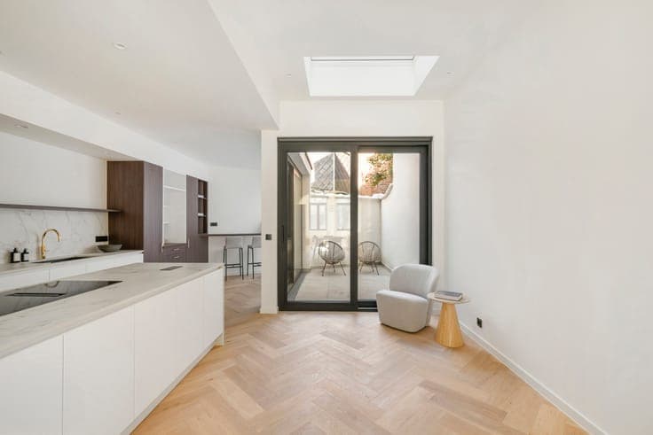 Townhouse with spacious living areas & refined finishes