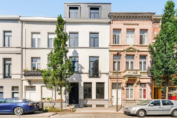 Townhouse with spacious living areas & refined finishes
