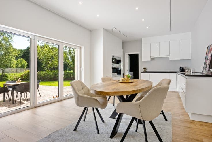 Recent gerenoveerde woning met 4 slpkrs en tuin