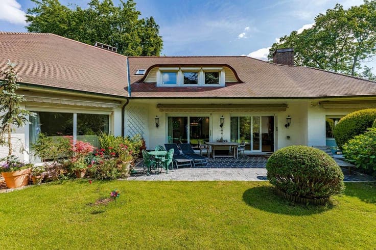 Baron d'Huart District, stunning Villa (5 Bdrs/ 4 bathrooms)