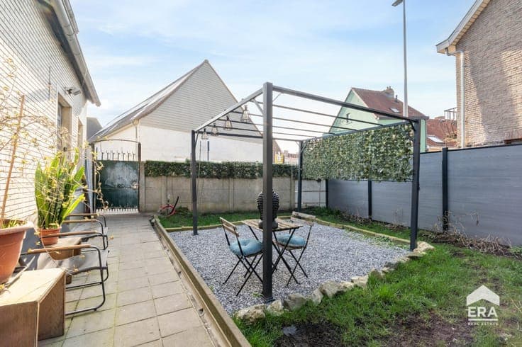 Semi-detached house in Ternat centre