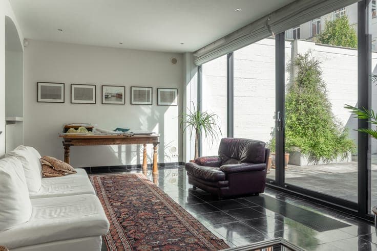 Exceptional rear house of 240 m² (3-4 bedrooms / 2-3 bath)