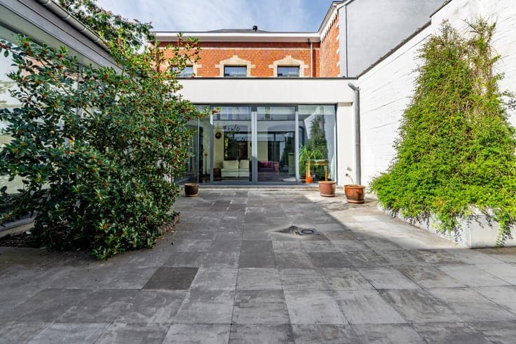 Exceptional rear house of 240 m² (3-4 bedrooms / 2-3 bath)