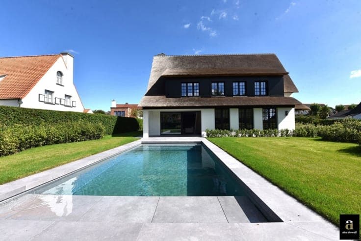 Luxurious sun-facing villa in the residential Zoute.