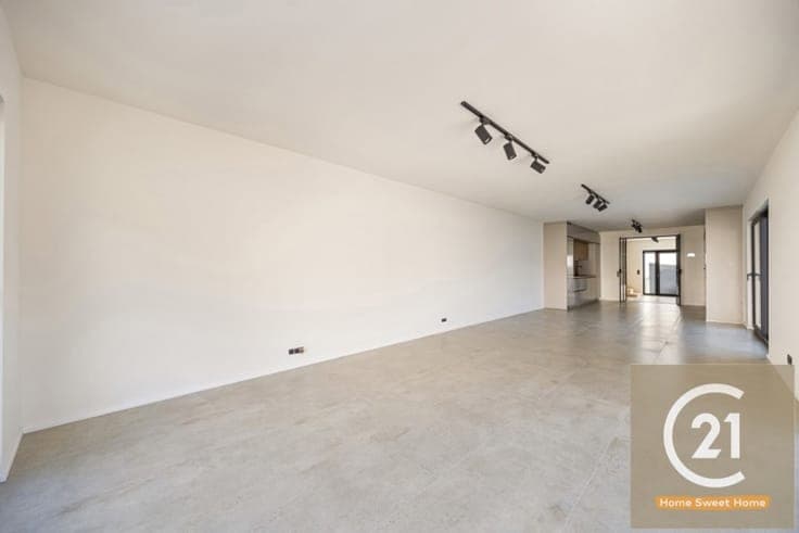 Exceptional renovated 200m² home with garden garage