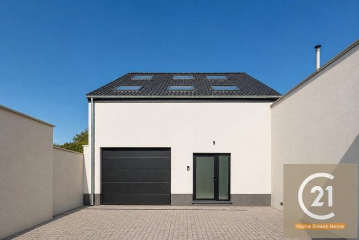 Exceptional renovated 200m² home with garden garage