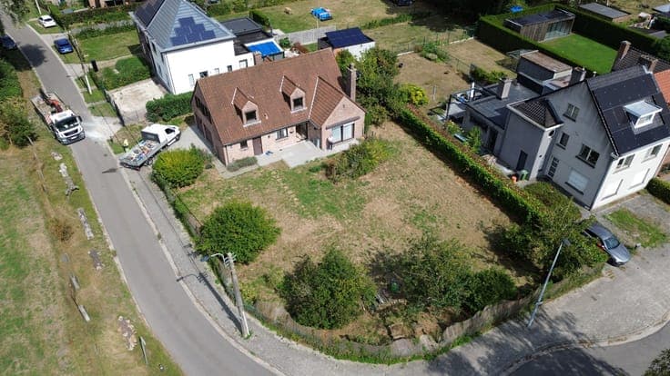 Bright villa with garden, terrace and double garage in Sint