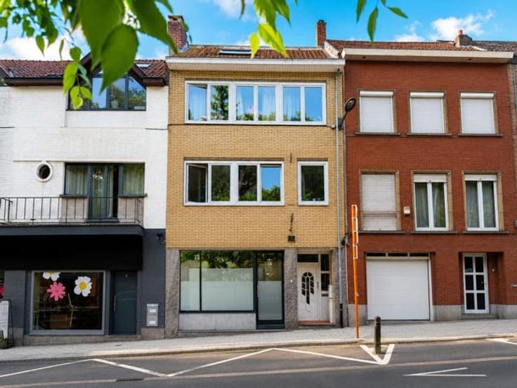 !NEW! Imm. de rapport (1 comm. + 2 log.) - Place St-Lambert