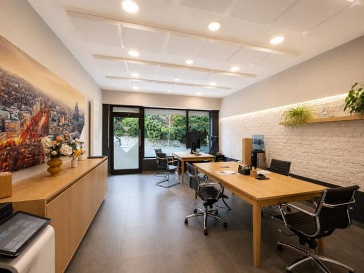 !NEW! Imm. de rapport (1 comm. + 2 log.) - Place St-Lambert
