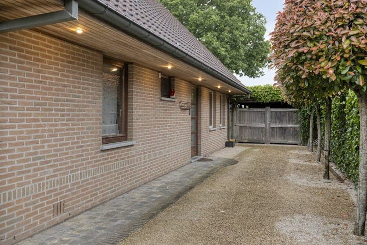 Villa for sale (4 bedrooms) in a dead end street in Sint-And