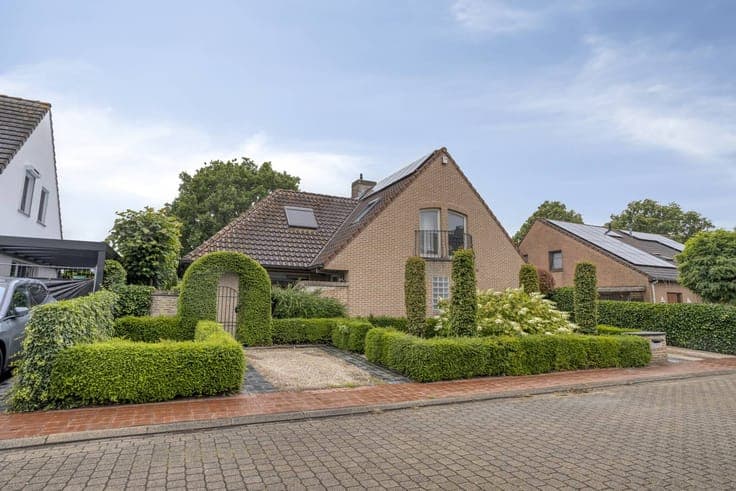 Villa for sale (4 bedrooms) in a dead end street in Sint-And
