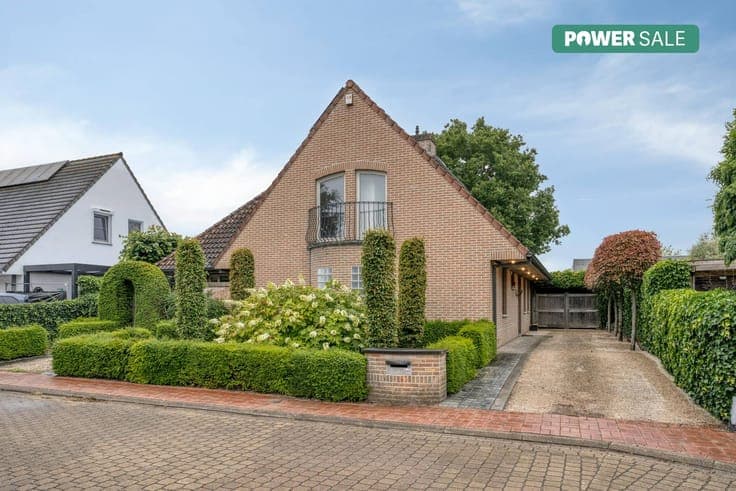 Villa for sale (4 bedrooms) in a dead end street in Sint-And