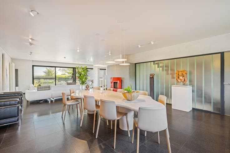 Spacious house with practice space and large garden.