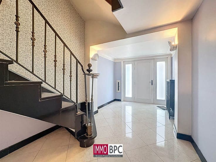 Move-in ready house of approximately 214 m² with garage and
