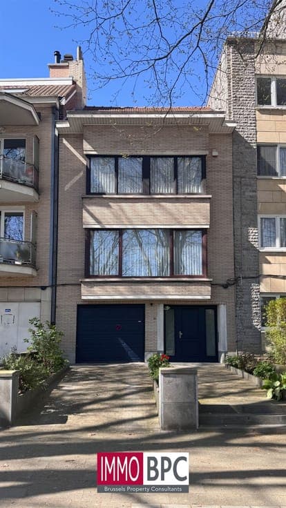 Move-in ready house of approximately 214 m² with garage and