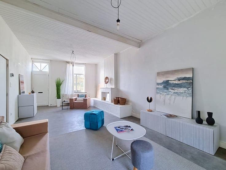 Spacious house with garden next to nature reserve for renova