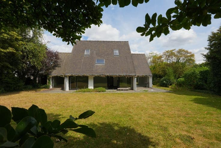 Architect-designed villa in a green oasis in La Malcense