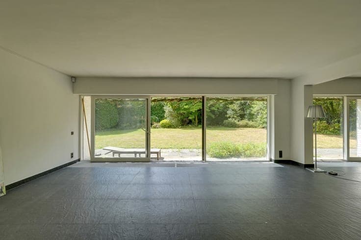 Architect-designed villa in a green oasis in La Malcense