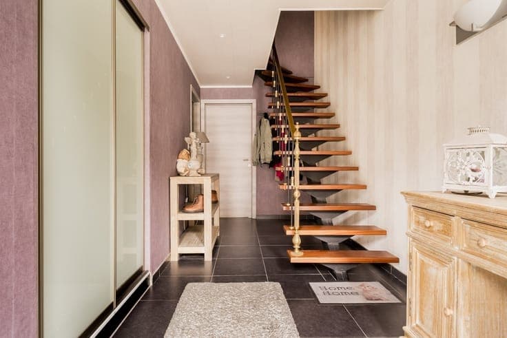 Move-in ready bell- floor apartment with garage, garden and