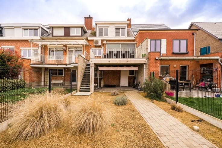 Move-in ready bell- floor apartment with garage, garden and