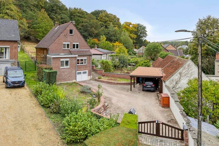 Characterful family home with a lovely garden and a small wo